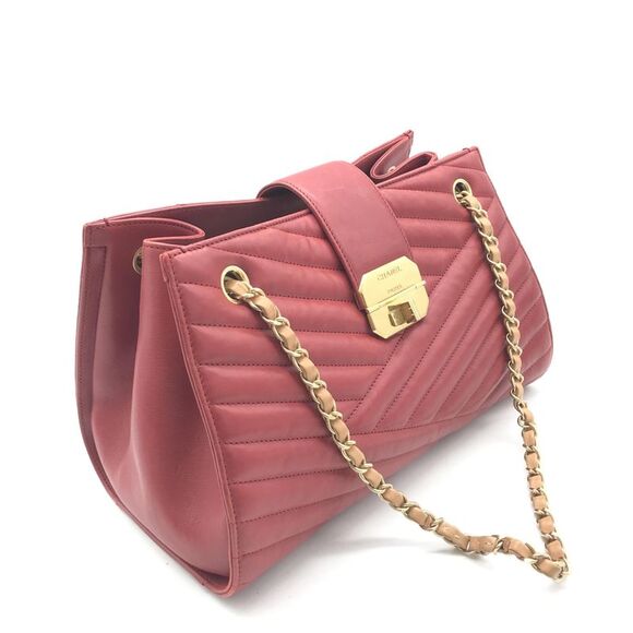 Chanel Chevron Chain Women's Tote (Pre-Owned) - Picture 5 of 6